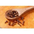 Dried cloves on wooden spoon